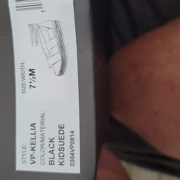 New in Box Vince Camuto Sandles size 7.5 - Picture 5 of 5